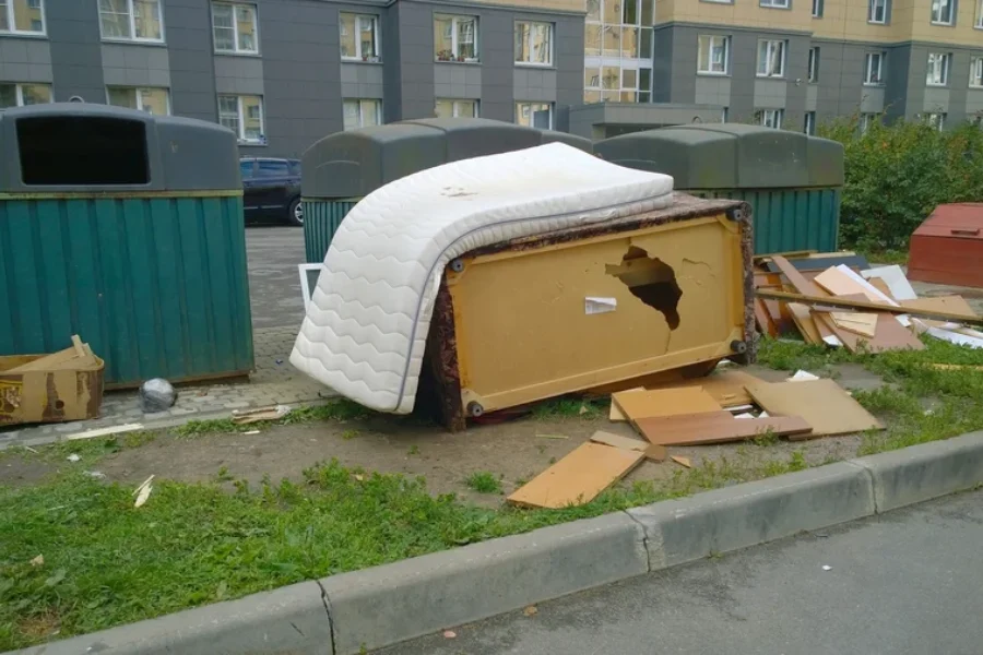 How Movers Help With Large Mattress Removal Baytown, TX How Movers Help With Large Mattress Removal Baytown, TX